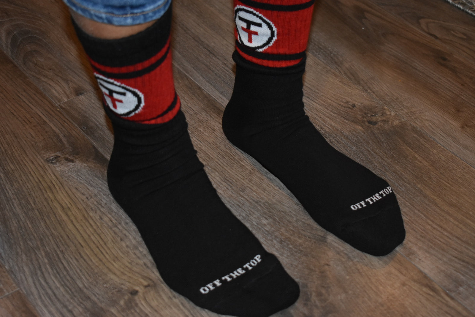 OTT Everyday 3 Strip Tube Socks: Black Red